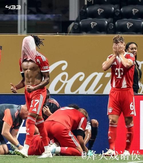 穆勒与埃贝尔看台同庆卡尔,身份暗示升级? 穆勒与埃贝尔看台同庆卡尔,身份暗示升级?